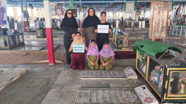 کتابداران کتابخانه جدبابایی به مقام والای شهدای دانش‌آموز ادای احترام کردند