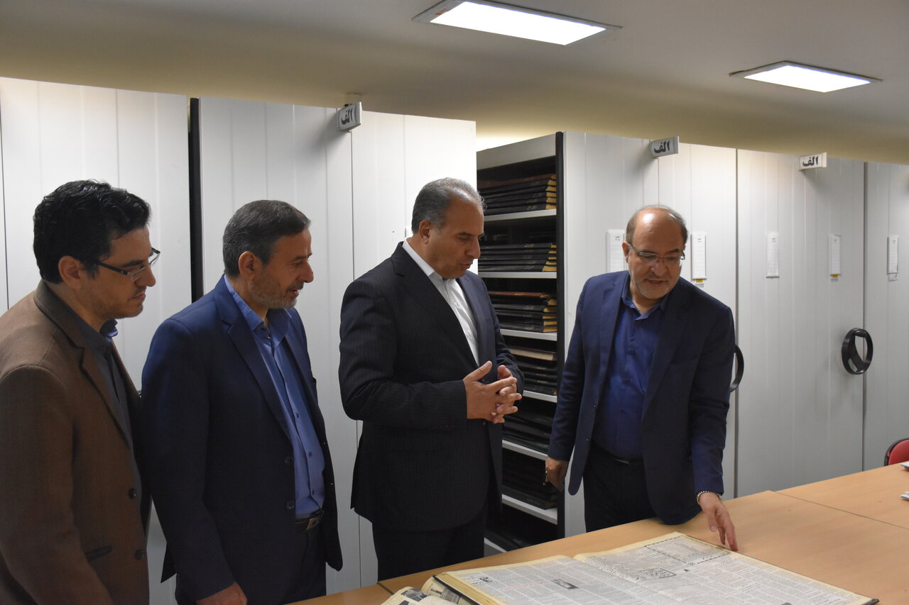 بازدید مدیرکل آموزش و پرورش آذربایجان شرقی از کتابخانه مرکزی تبریز