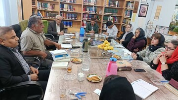 بررسی نقش احمد شاملو در شعر معاصر فارسی در کانون ادبی ـ مطالعاتی قاش مستان سی‌سخت