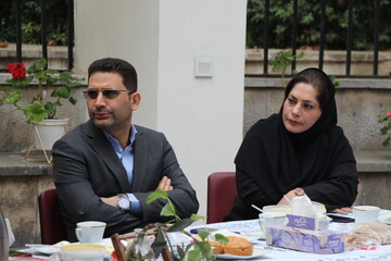 پریسا باستانی موسول فرهنگی، محسن باقری مدیر توانبخشی موسسه خیریه کهریزک-نشست «کتاب به صرف صبحانه»به میزبانی اداره کل کتابخانه های عمومی استان تهران