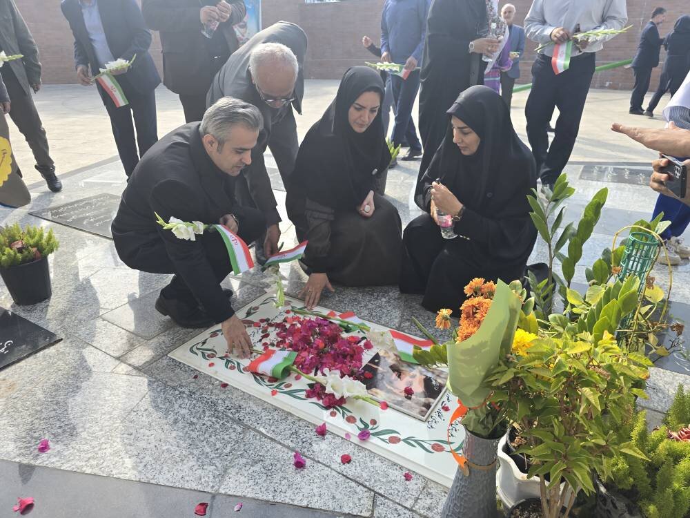 غبارروبی و عطرافشانی یادمان شهدای قادیکلا بزرگ در قائم‌شهر